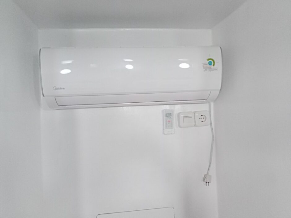 Air Conditioner (AC)